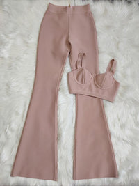 Apricot color